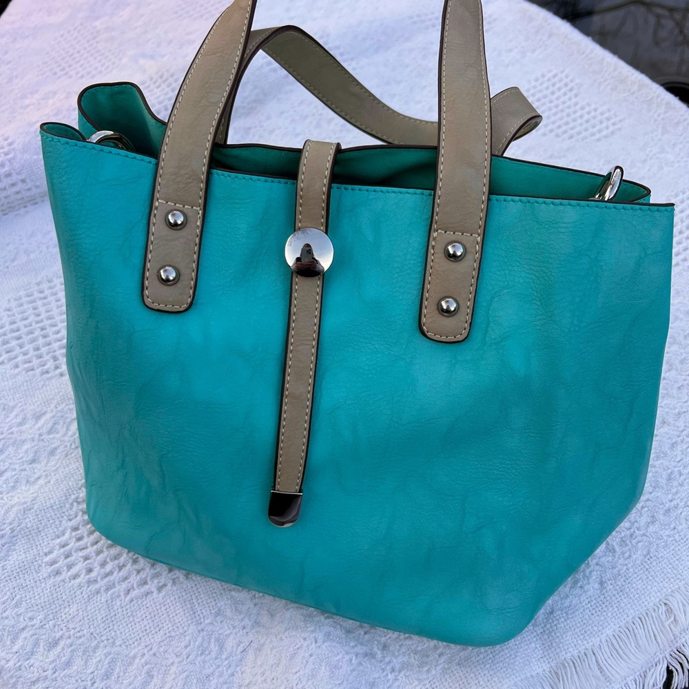 Purse NWOT multi functional in aqua blue in color